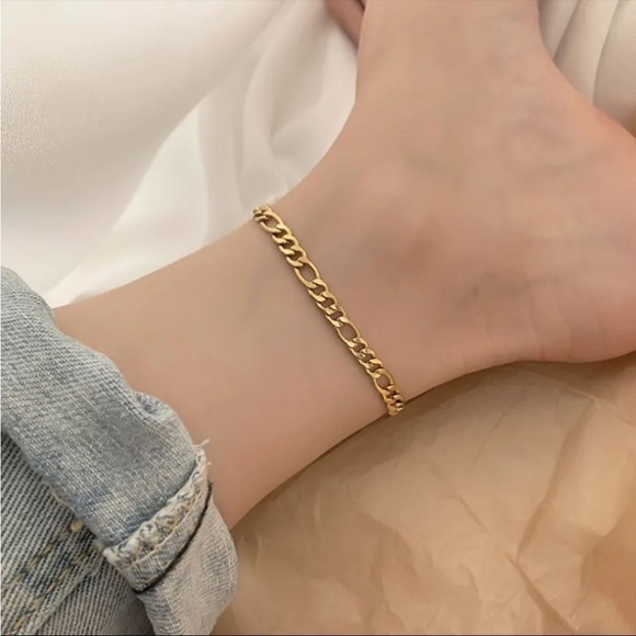 New 18k Gold Plated Figaro Chain Ankle Bracelet Anklet - Picture 3 of 8